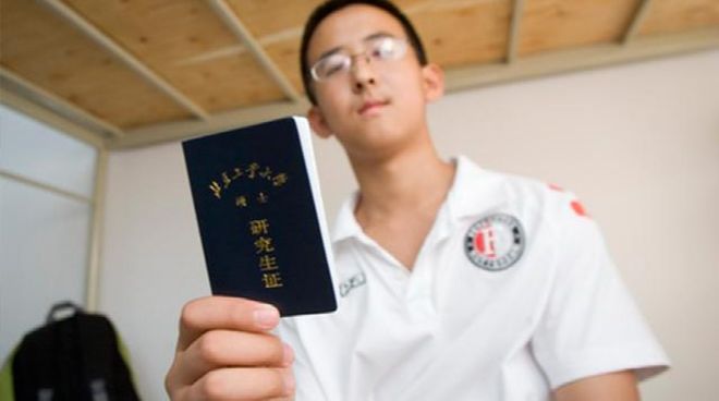 巴萨盯上曼城天才中卫，德科已经开始行动