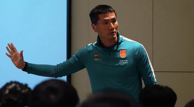现役最没存在感状元,场均9分3篮板,20岁打成替补,大合同无望