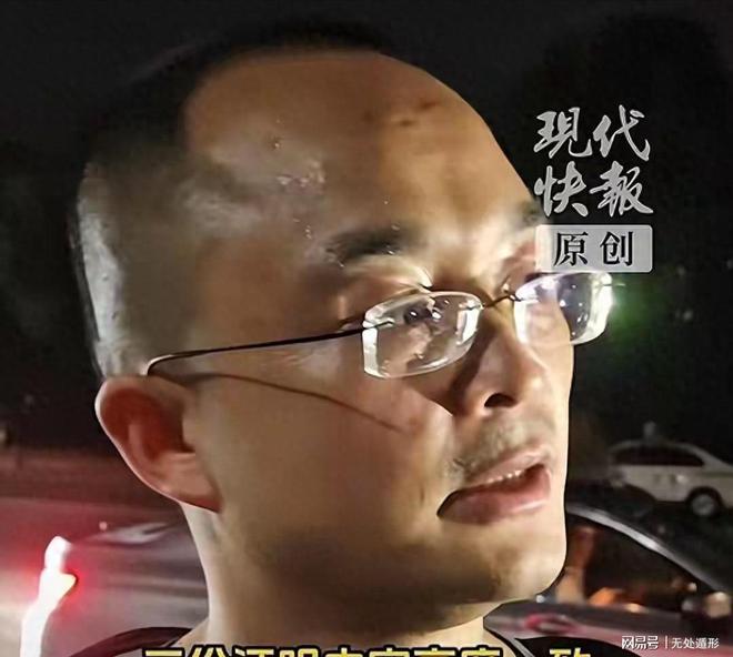熊孩子把法拉利当滑梯,360万豪车“挂彩”!昆明车主:家长最初仅愿意赔几百元
