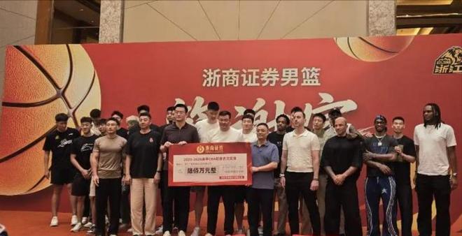 三连胜领跑东区!詹皇轮休四巨合砍98分 大帝28+三双全能无比