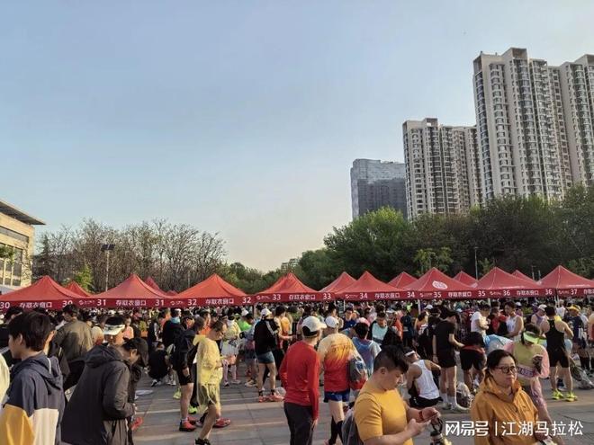 小布破解抢七魔咒背靠背进决赛,王欣瑜被称成柏林500赛最难姑娘