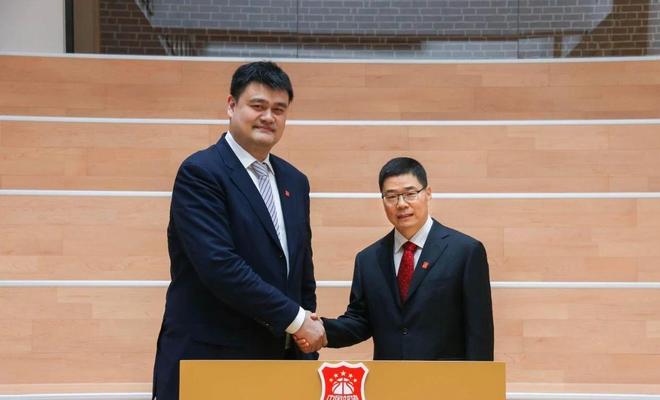当足球遇上非遗!“梅州啦啦队”竹板声声唱响客家风韵
